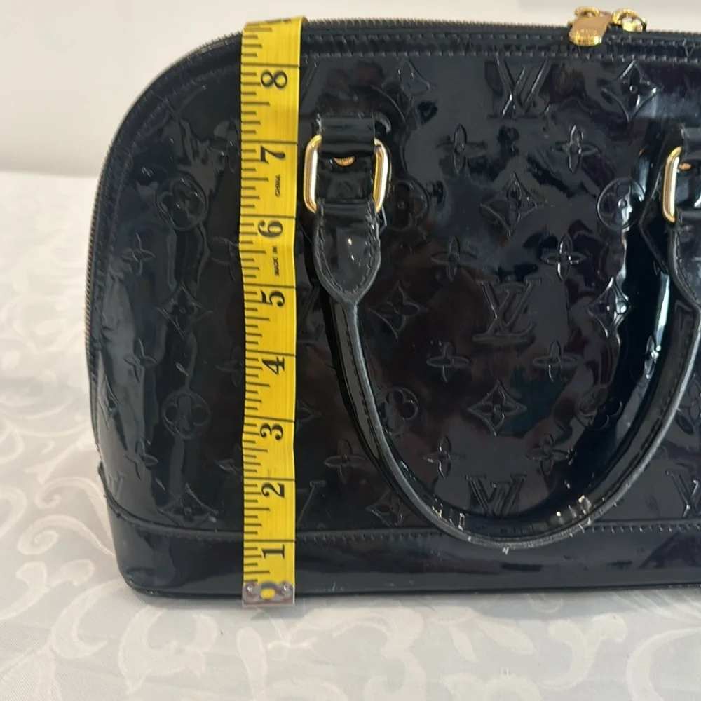 Louis Vuitton Vernis Black Patent Handbag. - Picture 11 of 13